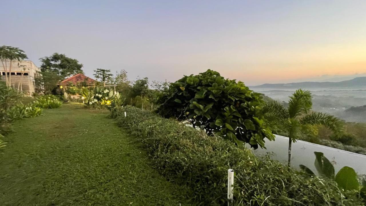 Antharyamin Hotel Thiruvananthapuram Bagian luar foto