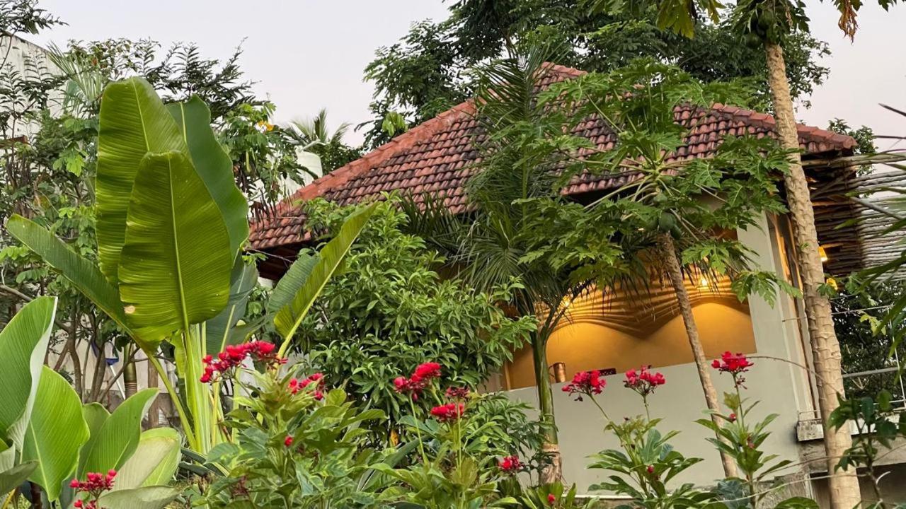 Antharyamin Hotel Thiruvananthapuram Bagian luar foto