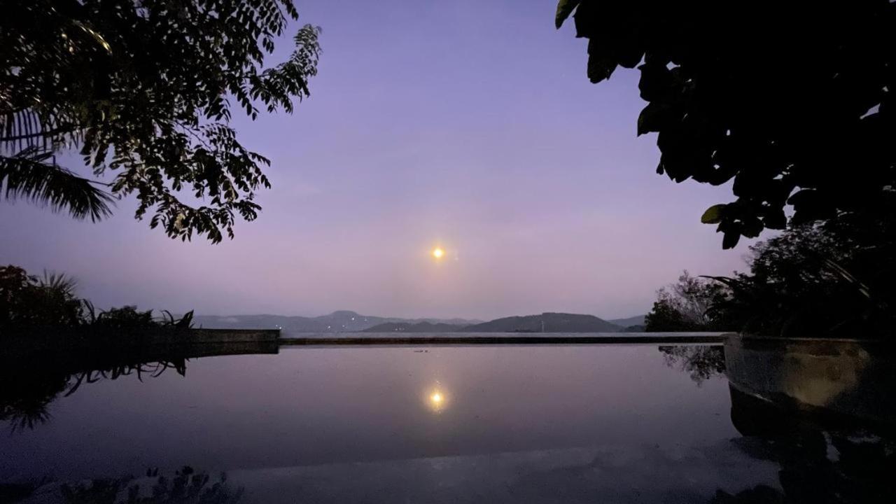 Antharyamin Hotel Thiruvananthapuram Bagian luar foto