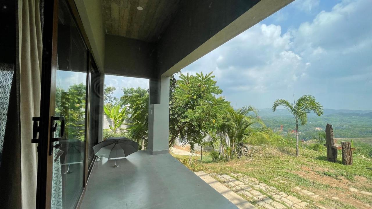 Antharyamin Hotel Thiruvananthapuram Bagian luar foto